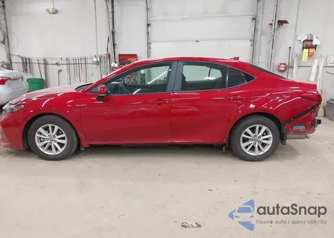 2025 Toyota Camry Le z USA, uszkodzony, nr VIN 4T1DAACK7SU041752